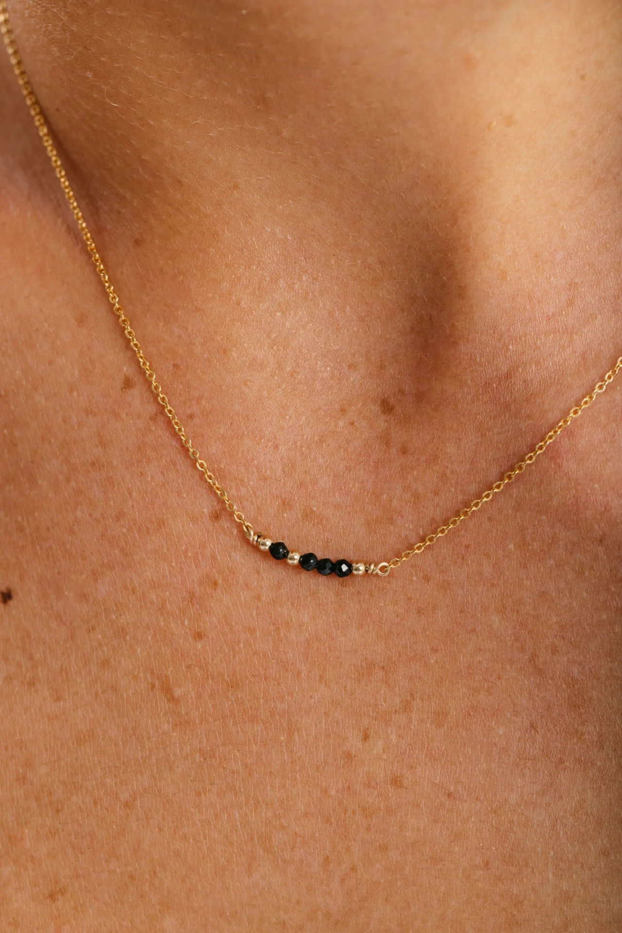 Collier court Théa - Spinelle